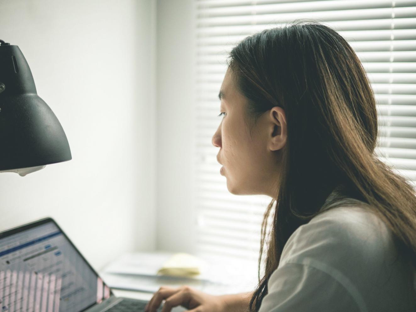 Session de conseil financier personnalisé avec analyse des documents budgétaires